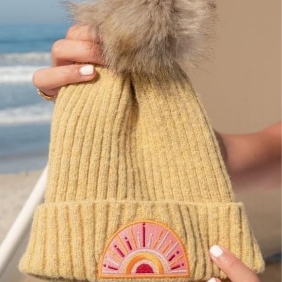 NWT Virginia Wolf - The Sunray Beanie With Removable Button Down Pom Top NIP - Picture 3 of 15